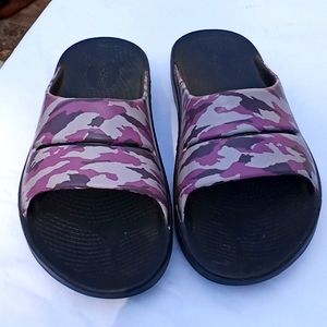 Oofos slides purple camouflage M-8-W-10